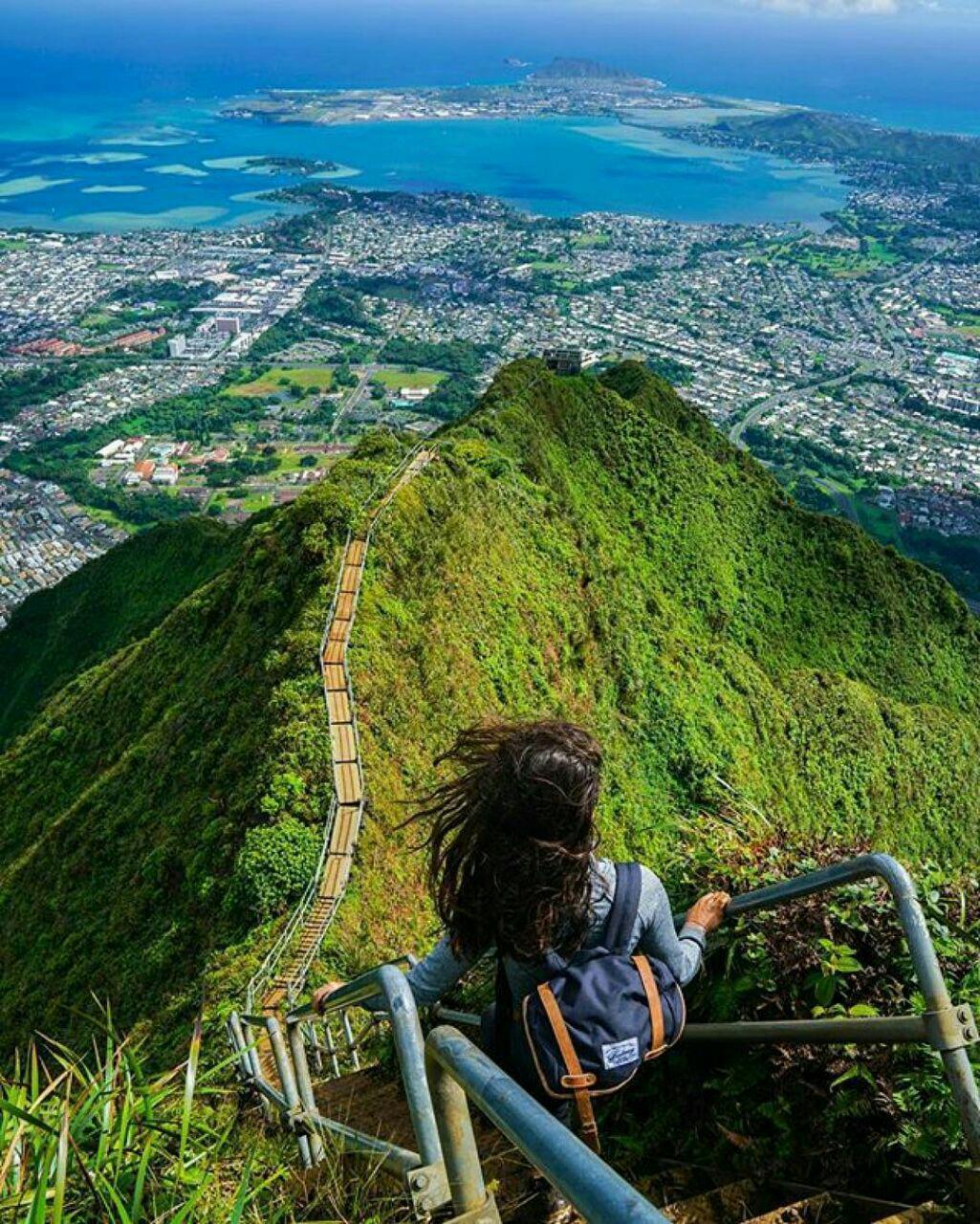 پله_های_هایکو #هاوایی_امریکا  در مسیری هیجان انگیز رو به بهشت قدم خواهید گذاشت. پله هایی که از جنگل های بکر و صخره های بلند عبور می کند و شاید ش **abdolla**
