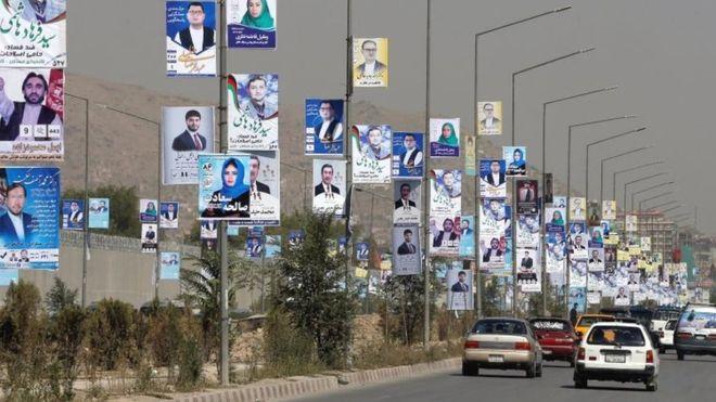 اخبار افغانستان :آ غاز مبارزات انتخابات پارلمانی به مدت 20 روز شروع شد. چهره شهر با تصاویر کاندیدان نمای دیگری به خود گرفته سرخ 2017