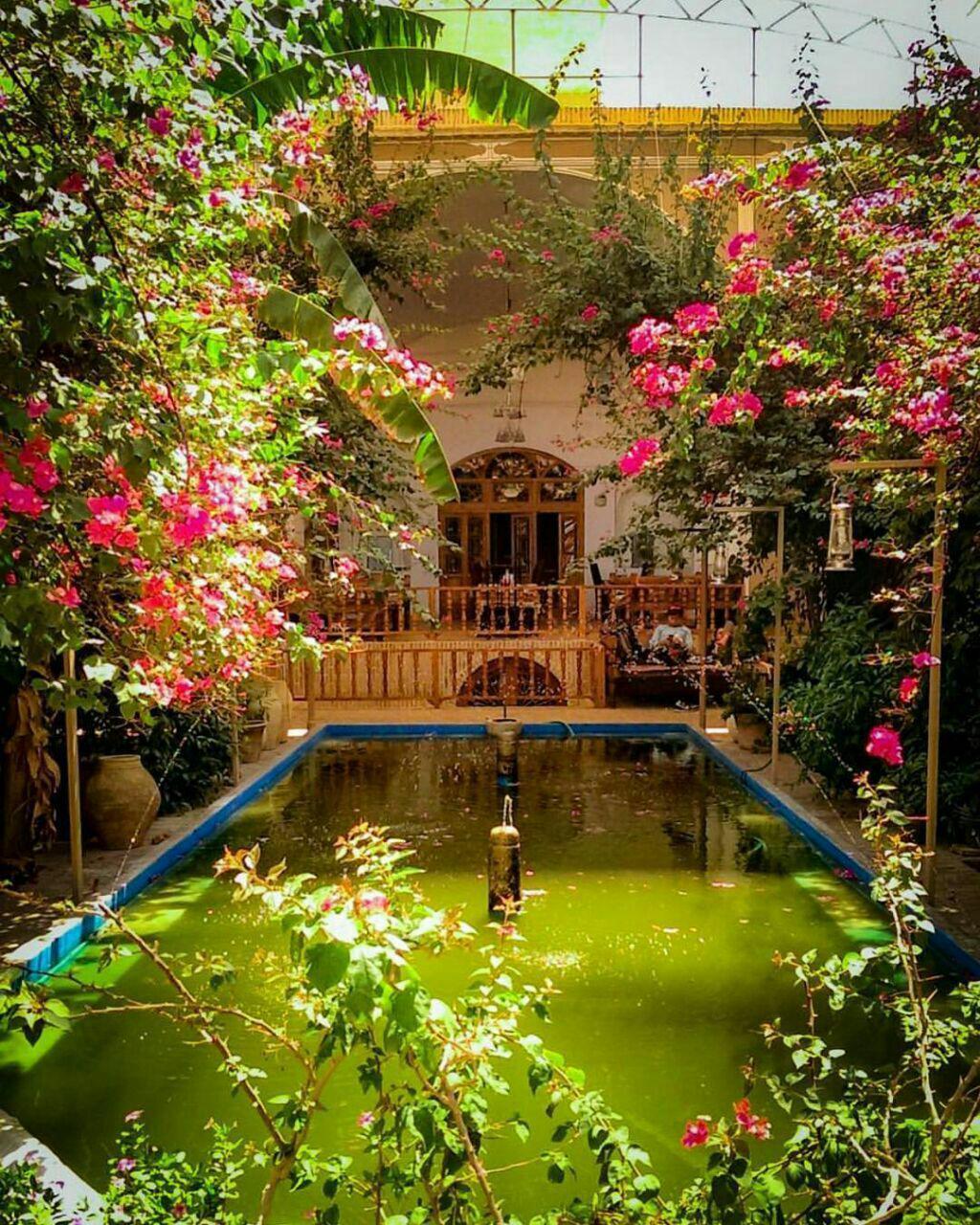 هتل کهن کاشانه یزد همه خانه های تاریخی ایران یه طرف محوطه این هتل یه طرف **abdolla**