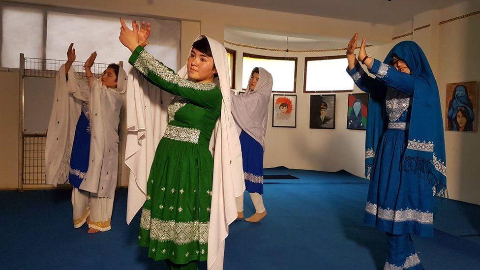 رقص کابلی سرخ 2017
