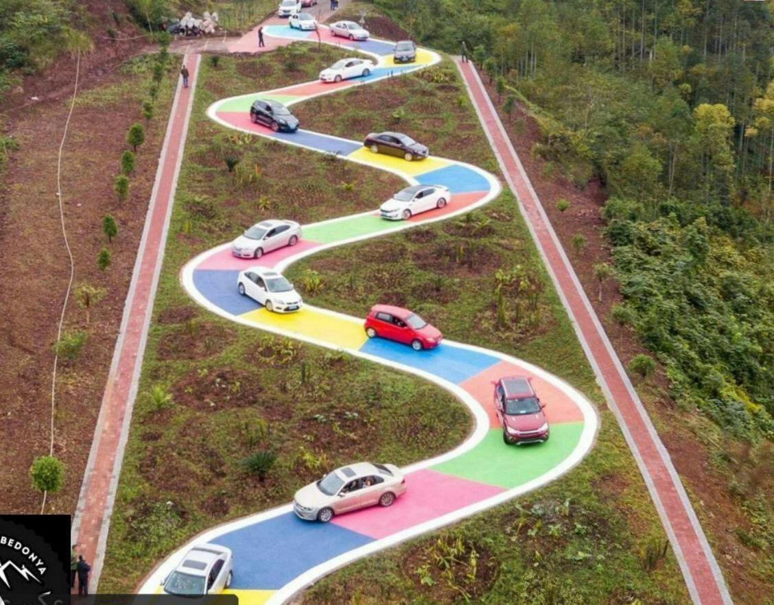 جاده رنگارنگ، مارپیچ و شیب دار در شهر چانگ کویئنگ چین الناز33